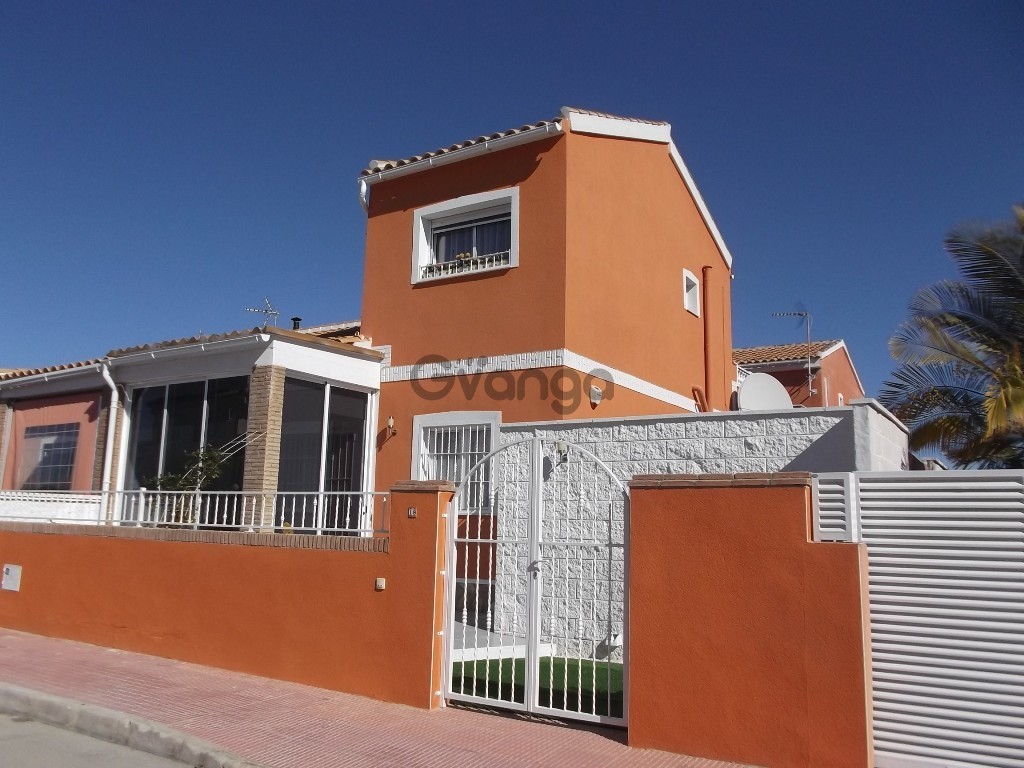 219085_2-bedroom-semi-detached-house-for-sale-75-sq-m-daya-nueva.JPG
