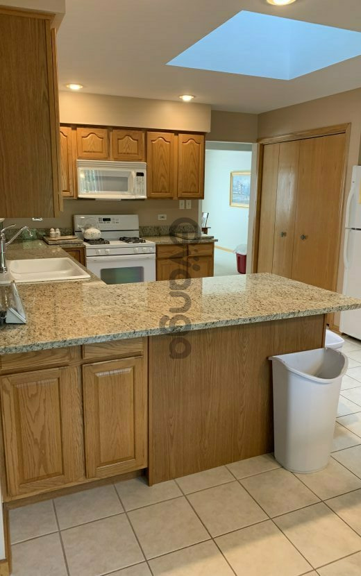 289638_3-bedroom-home-for-sale-2250-sq-ft-2714-martin-ct-zip-code-60451.jpg