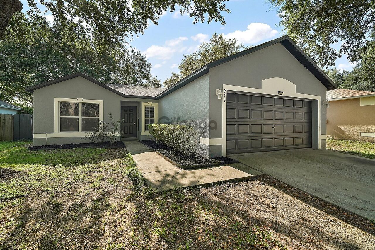367956_3-bedroom-home-for-sale-1424-sq-ft-979-mayfair-st-zip-code-32726.jpg