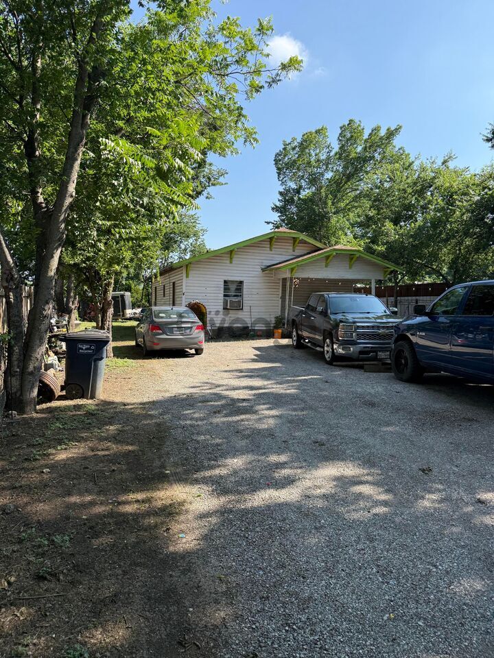 367958_2-bedroom-home-for-sale-3700-sq-ft-1136-minden-st-zip-code-76115.jpg