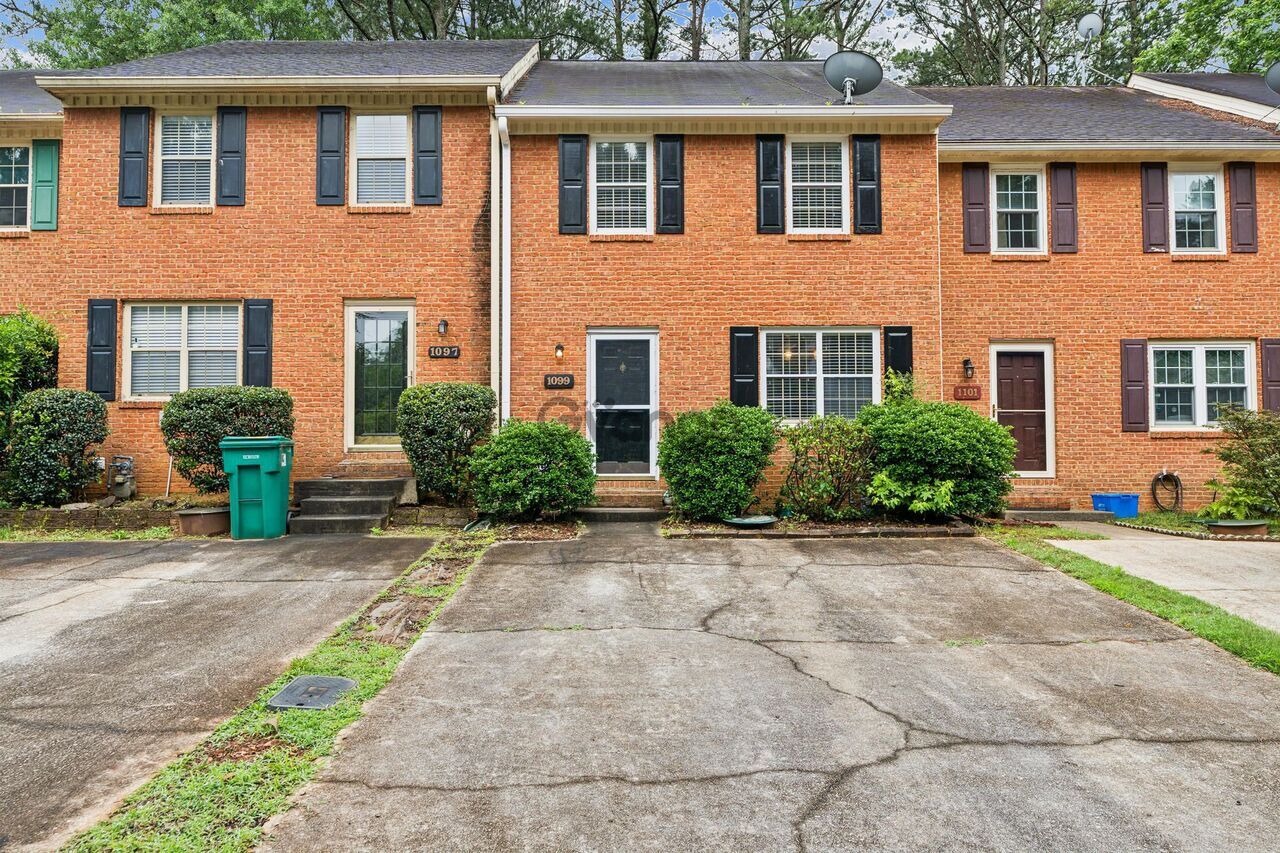 367960_3-bedroom-townhouse-for-sale-1380-sq-ft-1099-westfield-trace-zip-code-30082.jpg