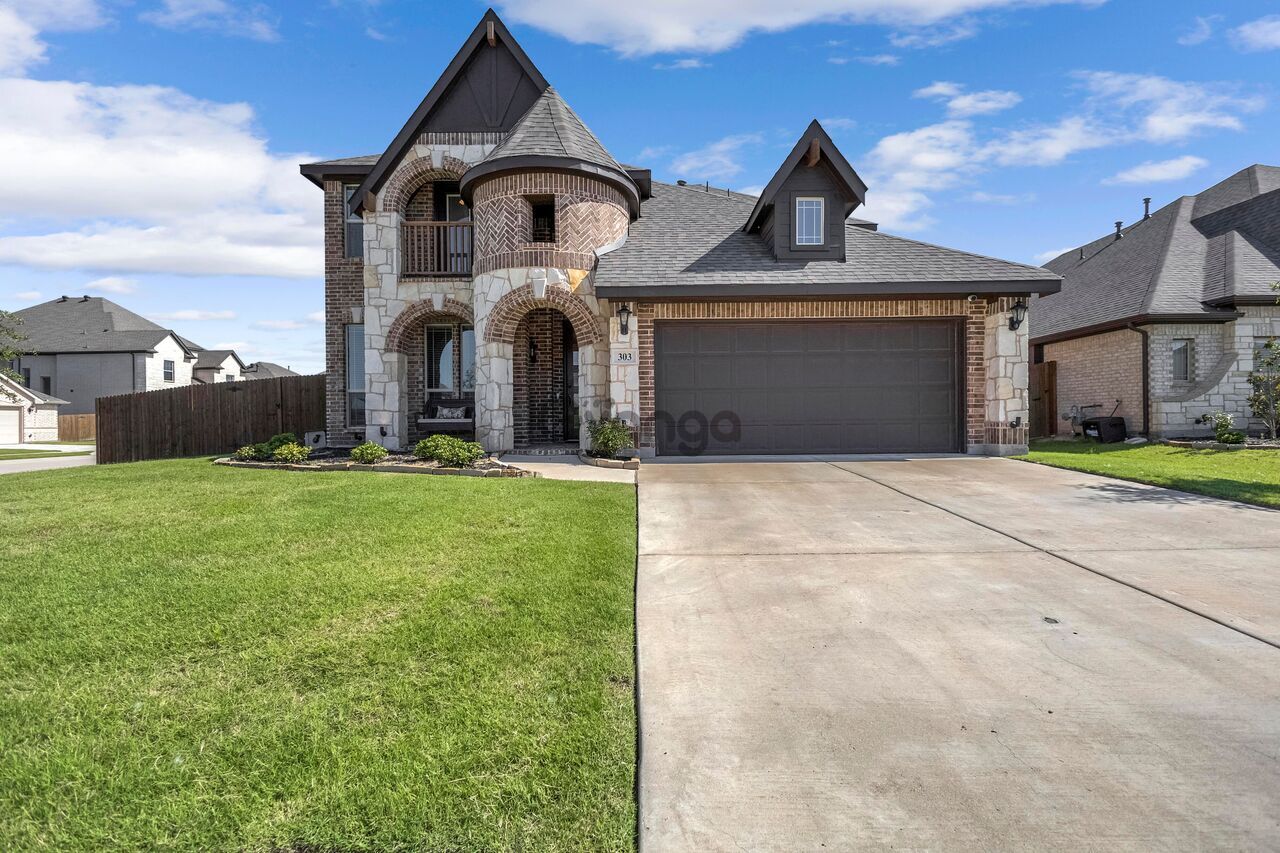 368226_4-bedroom-home-for-sale-3102-sq-ft-303-hidden-cove-dr-zip-code-76259.jpg