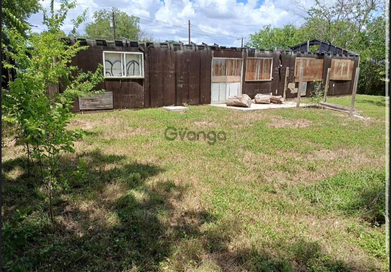 368411_5-bedroom-home-for-sale-1920-sq-ft-6600-montgomery-dr-zip-code-78239.jpg
