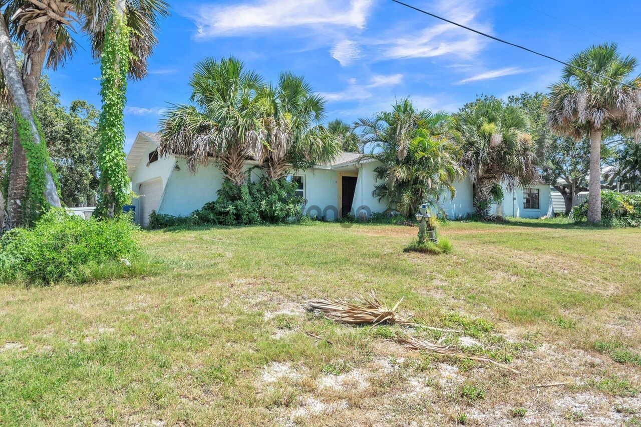 368414_4-bedroom-home-for-sale-1721-sq-ft-4519-saxon-dr-zip-code-32169.jpg