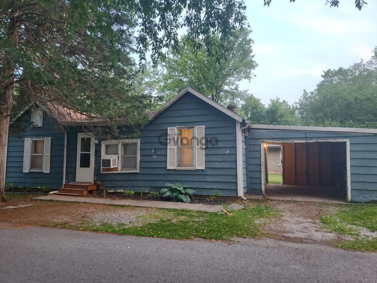 368459_3-bedroom-home-for-sale-1080-sq-ft-822-w-kennicott-st-zip-code-62901.jpg