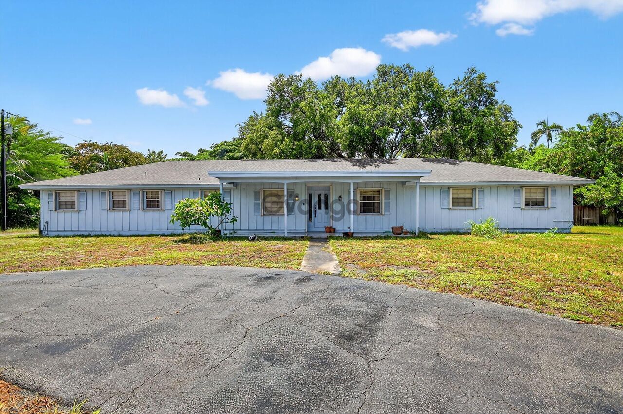 368528_4-bedroom-home-for-sale-3507-sq-ft-6581-hillside-ln-lake-worth-zip-code-33462.jpg