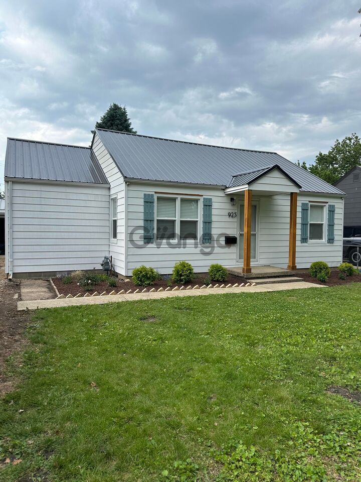 368907_3-bedroom-home-for-sale-964-sq-ft-925-e-sangamon-ave-zip-code-61866.jpg