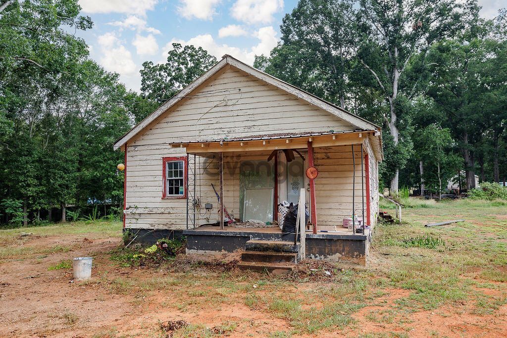 369284_2-bedroom-home-for-sale-728-sq-ft-248-lester-rd-zip-code-30607.jpg