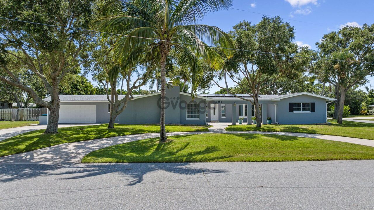 369590_4-bedroom-home-for-sale-2680-sq-ft-303-shannon-ave-zip-code-32951-2.jpg