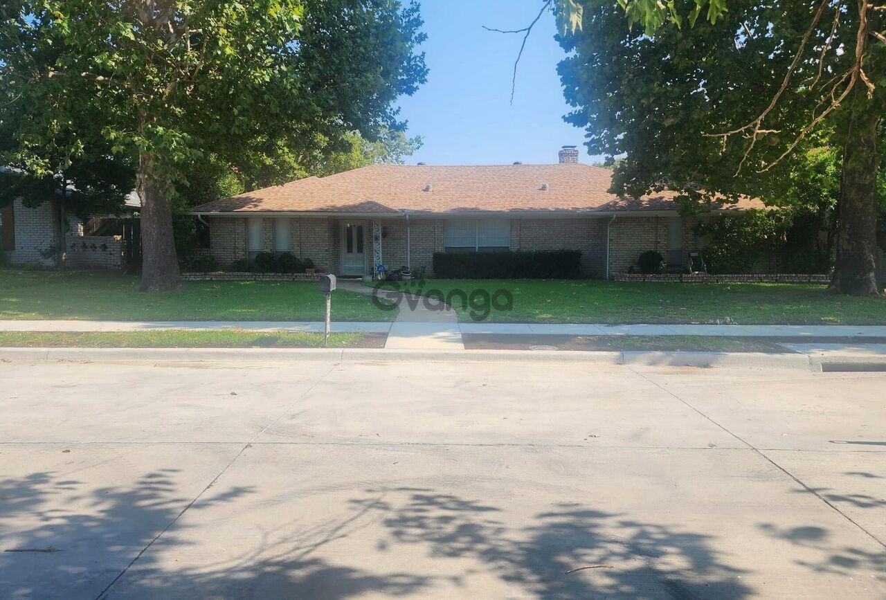 369720_4-bedroom-home-for-sale-2289-sq-ft-2017-westridge-dr-zip-code-75075.jpg
