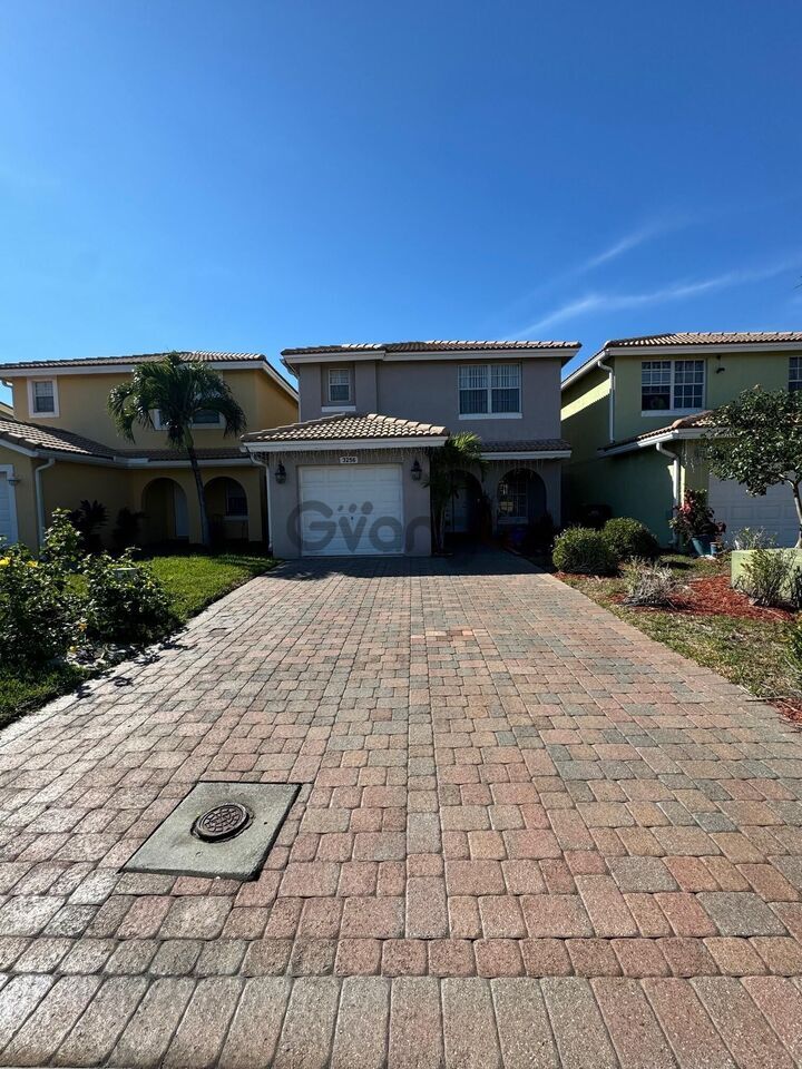 369758_3-bedroom-home-for-sale-2012-sq-ft-3256-commodore-ct-zip-code-33411.jpg