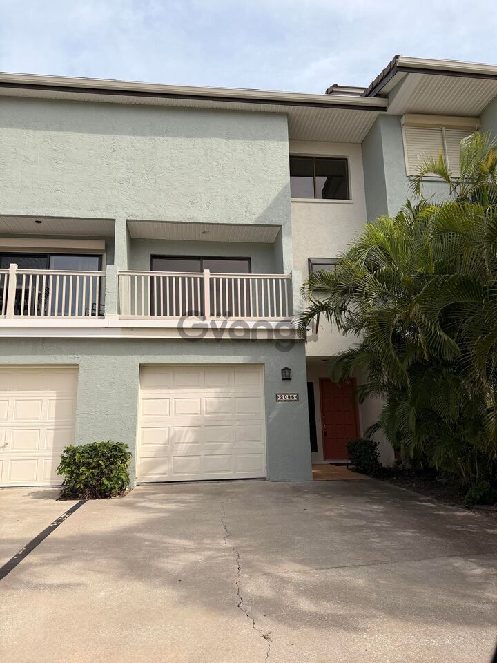 372546_3-bedroom-townhouse-for-sale-1972-sq-ft-2085-seawind-ct-zip-code-32903.jpg