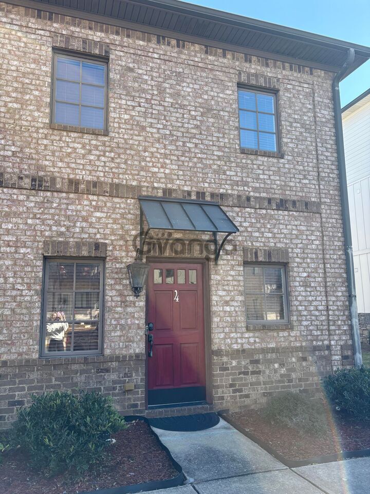 373329_2-bedroom-townhouse-for-sale-1160-sq-ft-801-red-drew-ave-apt-4-zip-code-35401.jpg