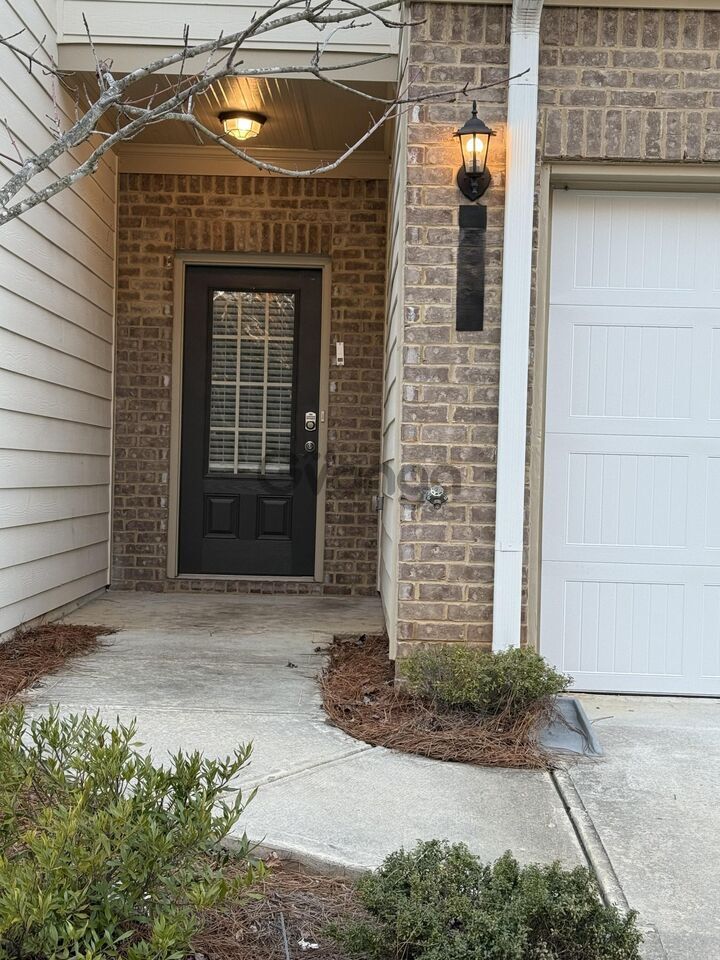 374346_4-bedroom-townhouse-for-sale-1942-sq-ft-2714-shetley-creek-dr-zip-code-30071.jpg