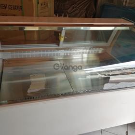 Display chiller for meat, cakes or chocolates