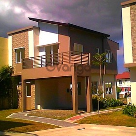 Single attached 3 bdr house w 3TB big balcony nr highway