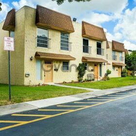 3 Bedroom Townhouse for Sale 1344 sq.ft, 547 North Pine Island Road, Zip Code 33324