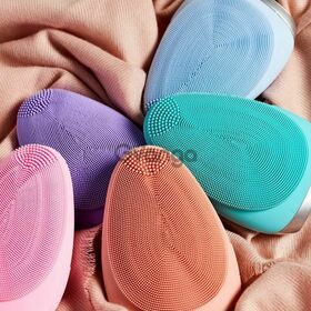 Facial cleansing brush | clean face 10x better than hands