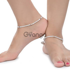 AanyaCentric Silver Plated White Metal Anklets Payal Pair ACIA0066