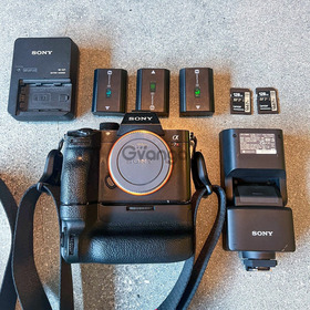 Sony alpha a7r iii 42mp camera body + accessory bundle