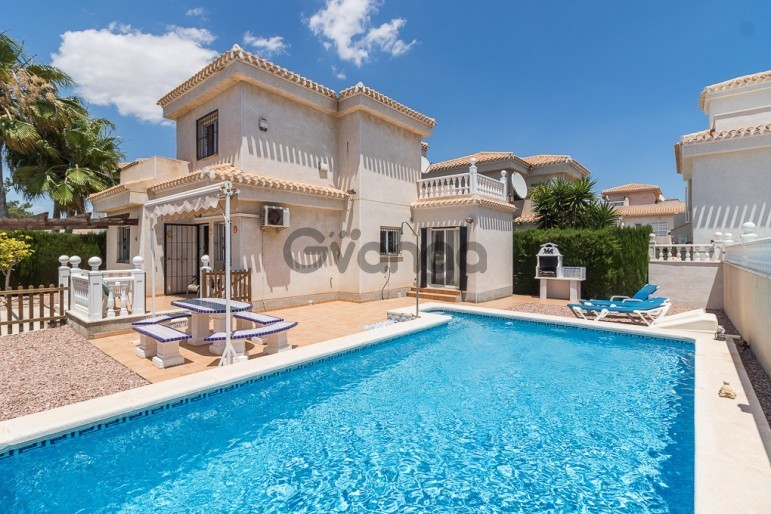 258755_4-recamaras-villa-en-venta-playa-flamenca.jpg