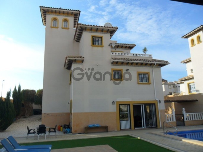 258864_5-recamaras-villa-en-venta-cabo-roig.jpg