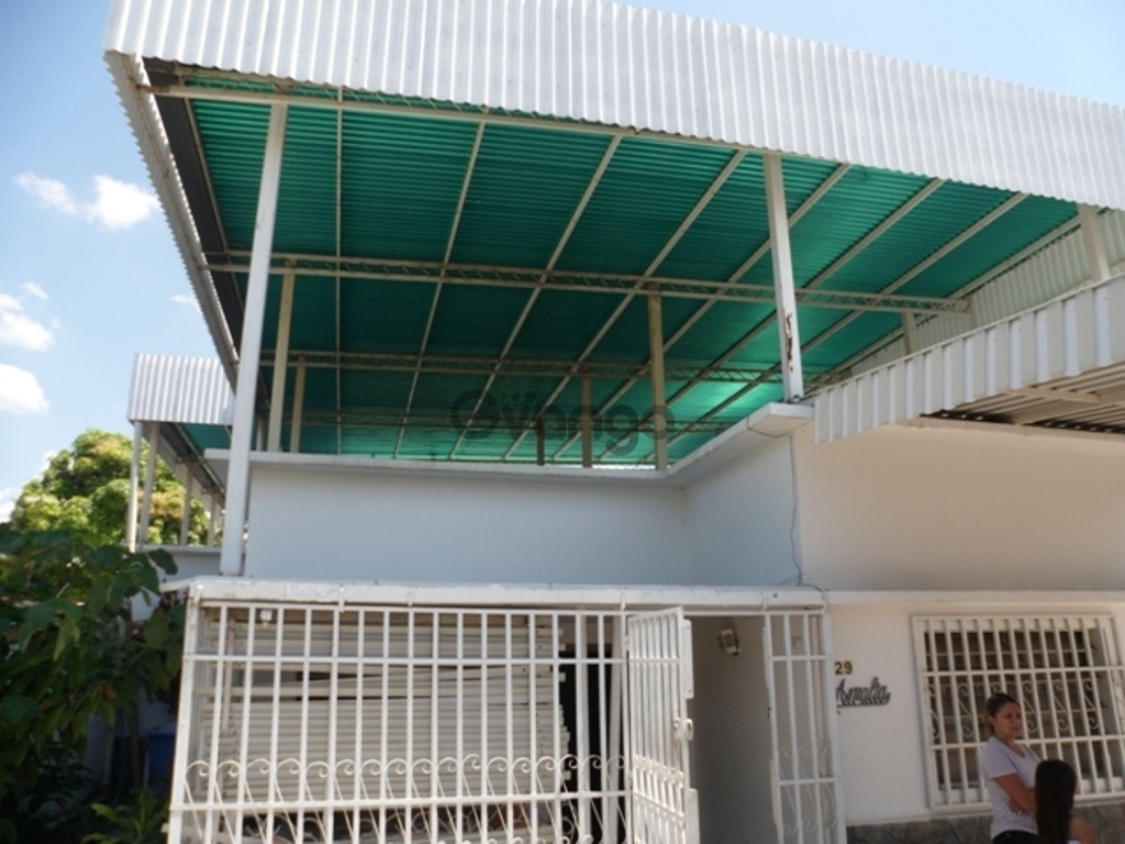 518878_vendo-comoda-y-practica-casa-urbanizacion-pinonal-maracay.jpg