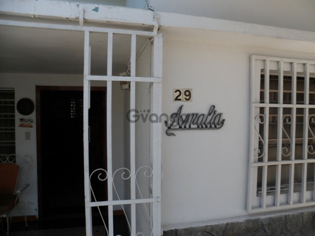518879_vendo-comoda-y-practica-casa-urbanizacion-pinonal-maracay.jpg