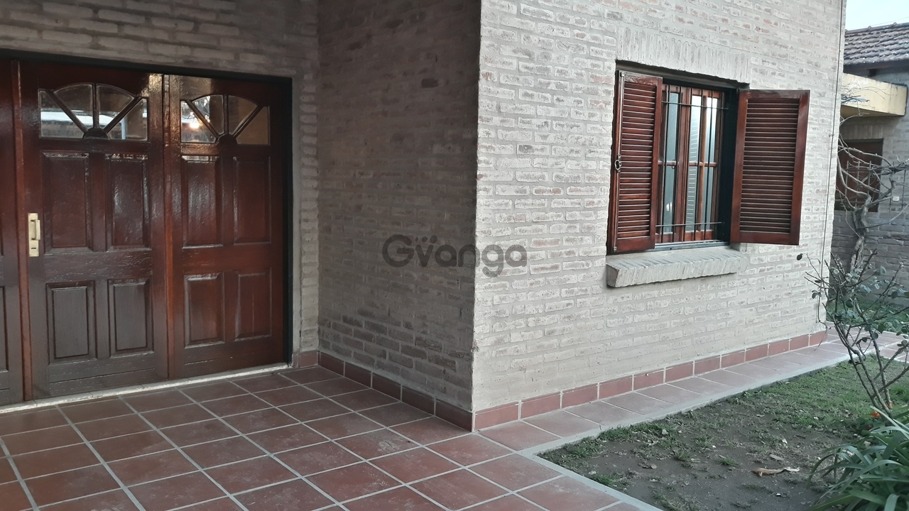 523831_hermosa-casa-en-venta-b-manantiales-arguello.jpg