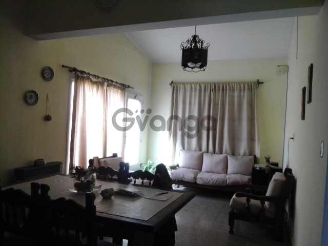 534566_vendo-casa-en-barrio-jose-munoz-de-villa-carlos-paz.jpg