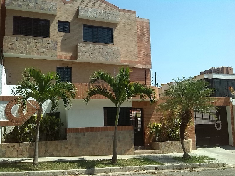 535355_zoraida-araujo-vende-villa-en-el-parral.jpg