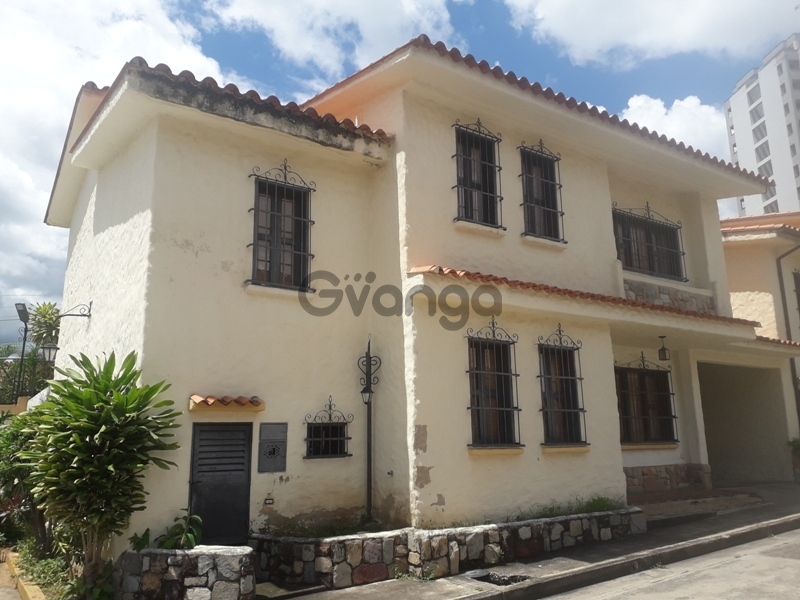 535779_zoraida-araujo-vende-town-house-en-naguanagua-2.jpg