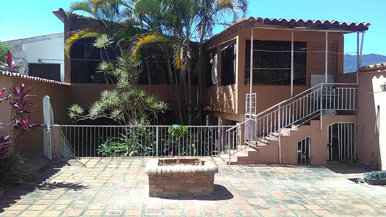 541056_zoraida-araujo-vende-casa-en-carialinda-naguanagua.jpg