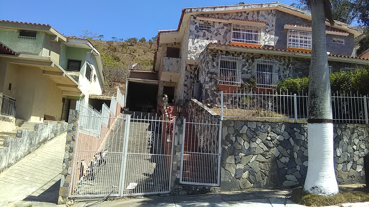 541057_zoraida-araujo-vende-casa-en-carialinda-naguanagua.jpg