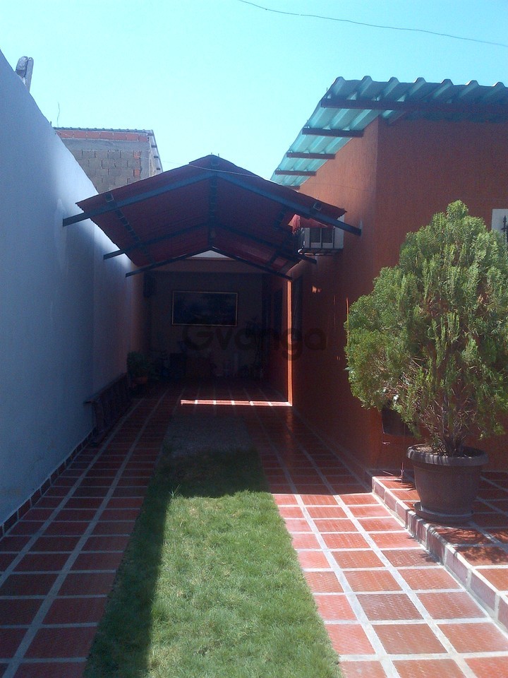 541435_vendo-casa-en-manuela-saenz.jpg