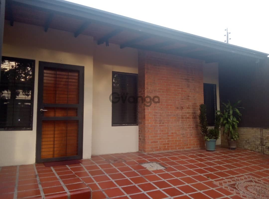 542014_zoraida-araujo-vende-casa-en-parque-valencia.jpg
