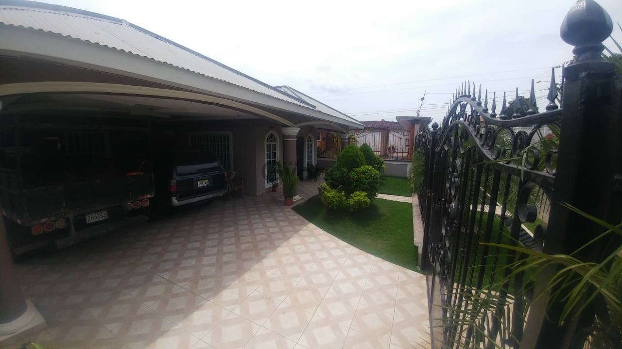 697207_vendo-hermosa-casa-en-tocumen-altos-de-villa-marta-panama.jpg