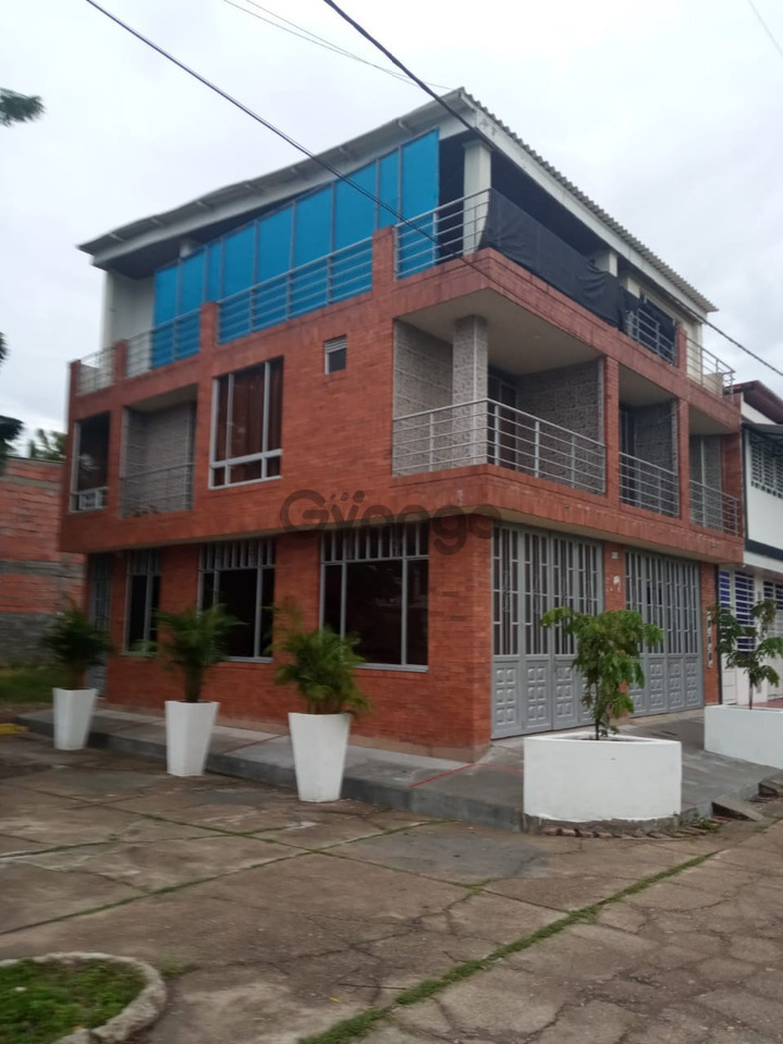 739449_se-vende-o-se-arrienda-casa-3-pisos-en-girardot-en.jpg