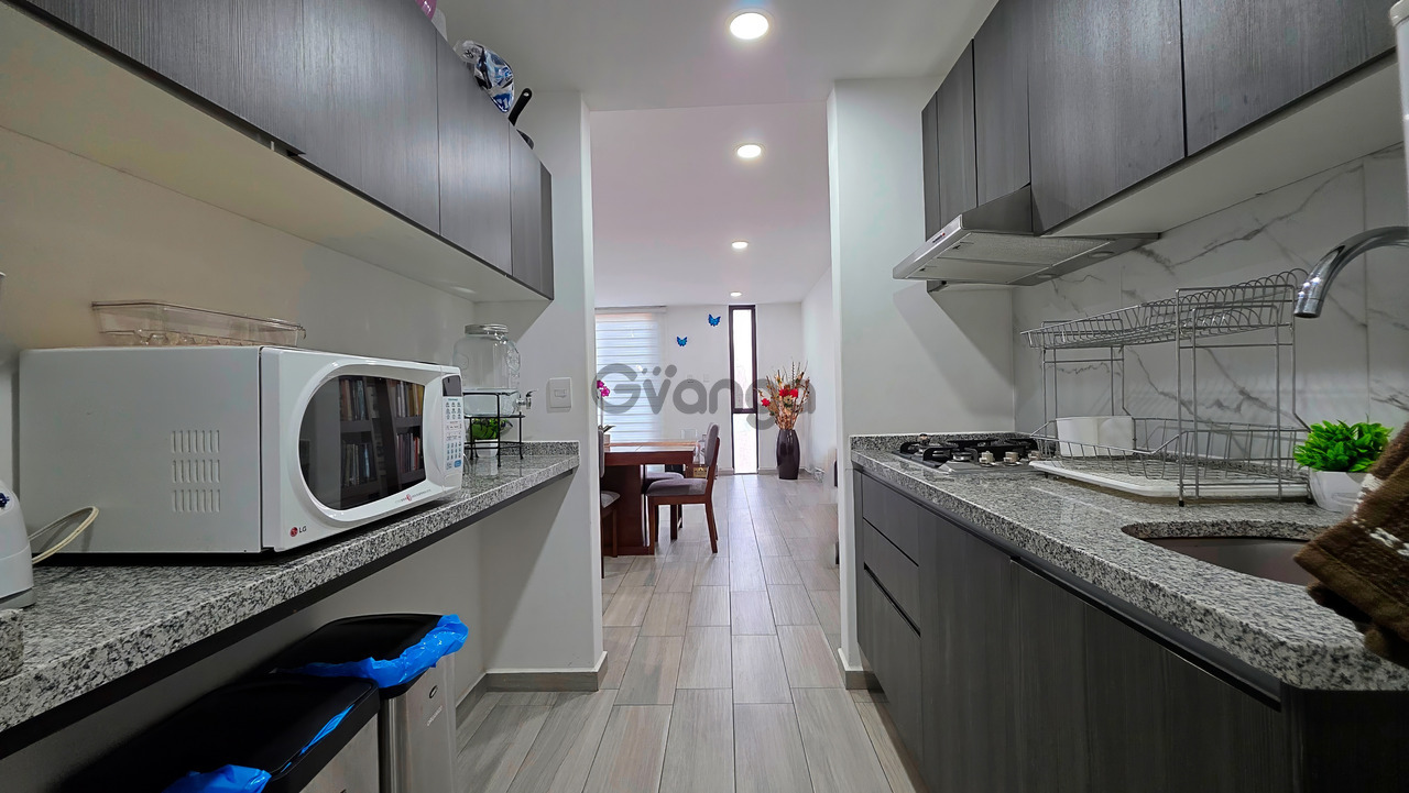 741685_casa-seminueva-ideal-para-usted-iluminada-roof-garden-y-excelente-ubicacion.jpg