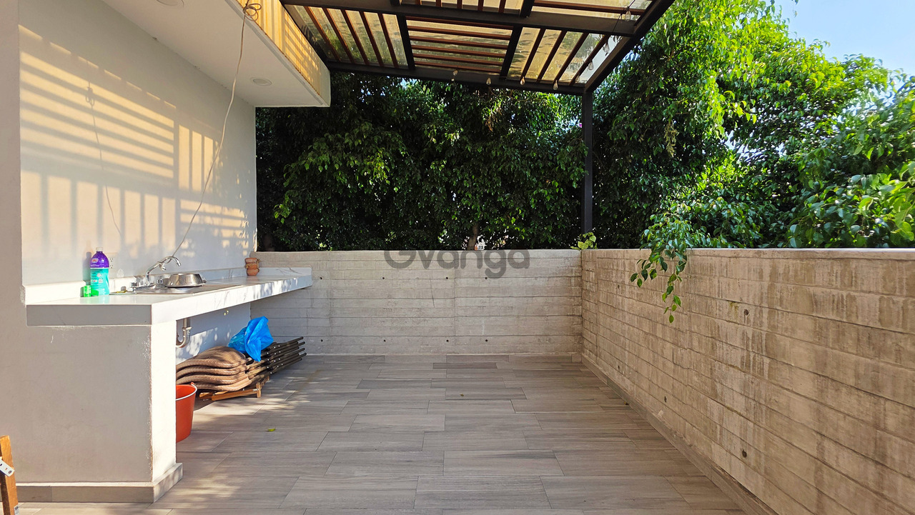 741687_casa-seminueva-ideal-para-usted-iluminada-roof-garden-y-excelente-ubicacion.jpg