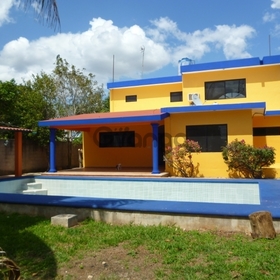 En Merida Zona Norte Casa amueblada de 3 habitaciones en Cholul con piscina