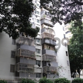 Vendo Apartamento Residencias Maria Grazia Montalban III B428
