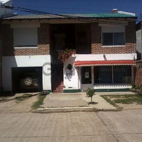 Amplia casa centrica  en venta villa Paranacito