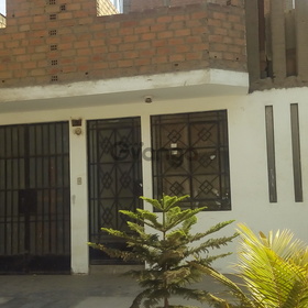 Casa espaciosa de segundo piso