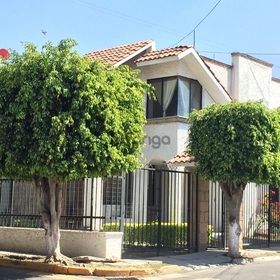 Hermosa casa estilo mexicano contemporaneo  en Corregidora