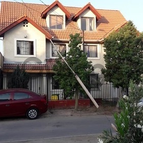 Se vende amplia propiedad de 3 pisos, 4d y 4b cerrillos