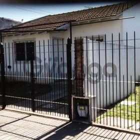 ALQUILA Dueño CHALET en Ituzaingo 50 Mts Avda Rivadavia 23100 3amb Antiguedad 7 años jardin, cochera
