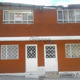 Amplia casa dos frentes