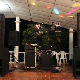 Alquiler de sonido y luces en Silvania, servicio de DJ en Silvania