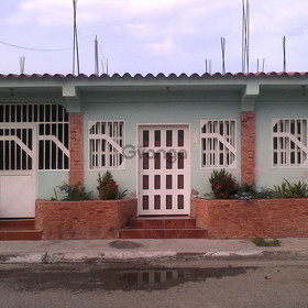 Hermosa Quinta en Paraparal, Urb Orizaba, Conjunto Cerrado